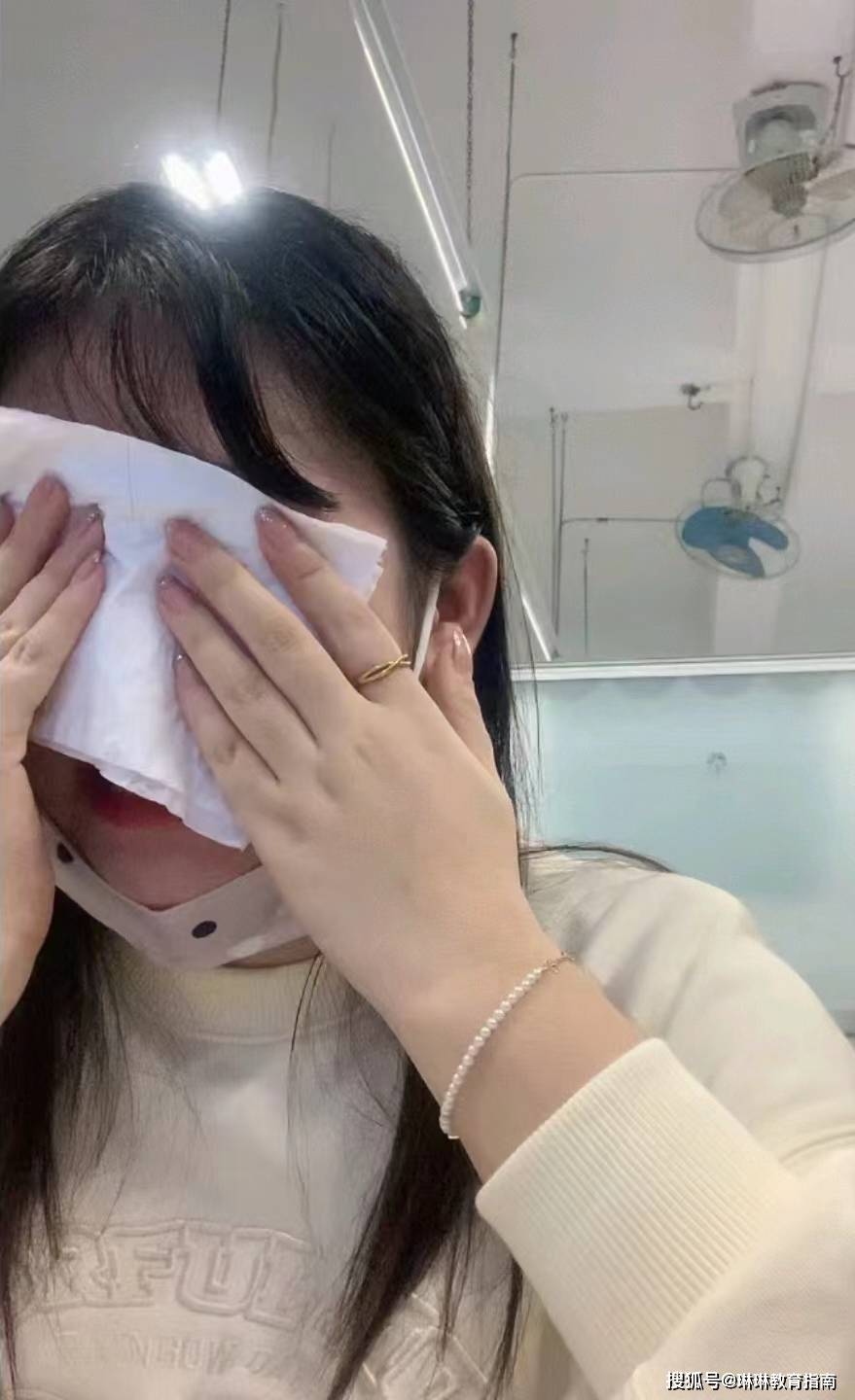 “100分原题只考了4分”，大专老师刚上任就被气哭了，评论区沦陷