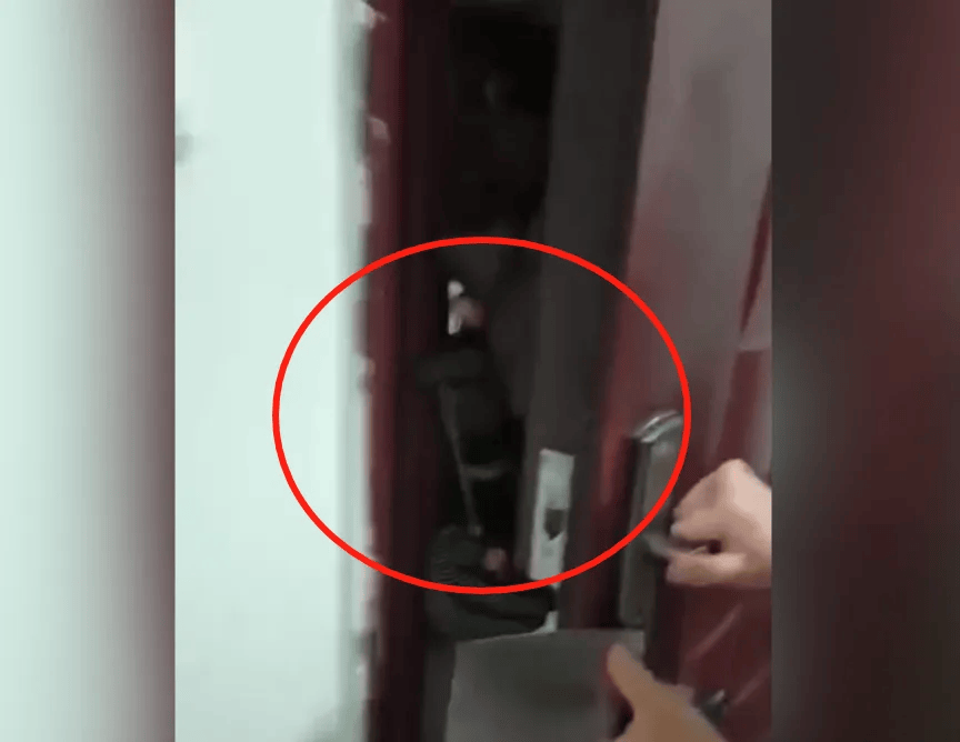 外卖员因被投诉持刀上门威胁“我天天来你跑不掉的”，武汉警方回应