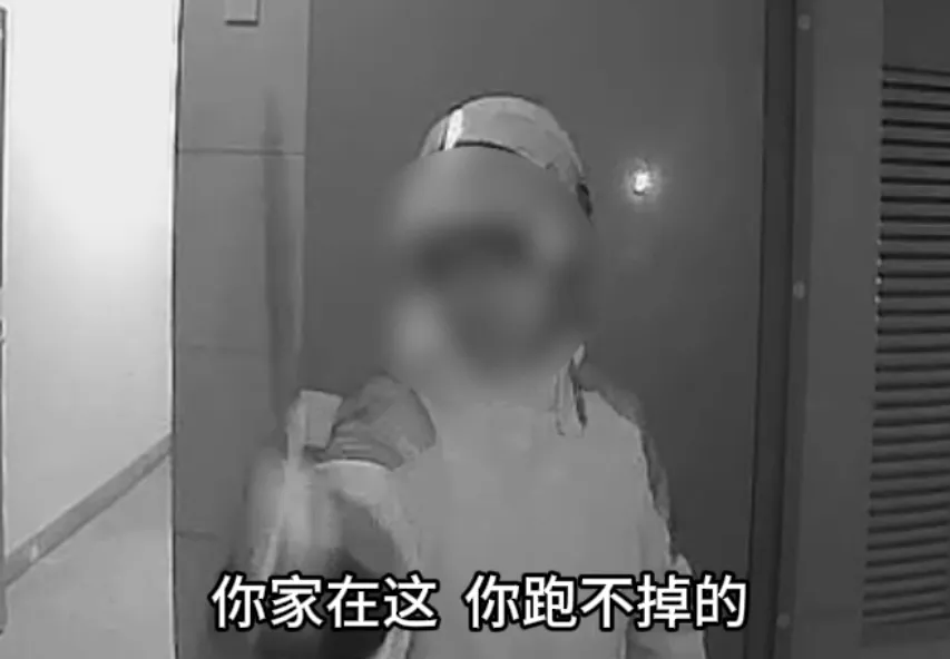 外卖员因被投诉持刀上门威胁“我天天来你跑不掉的”，武汉警方回应