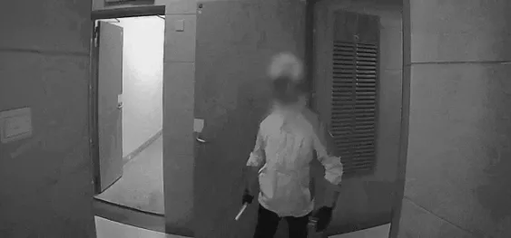外卖员因被投诉持刀上门威胁“我天天来你跑不掉的”，武汉警方回应