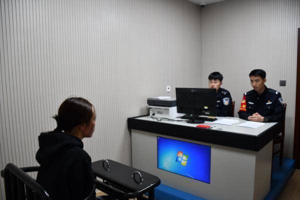 热闻|旅客扒阻高铁车门，导致手指被夹伤！如果没能及时上下车该怎么办？