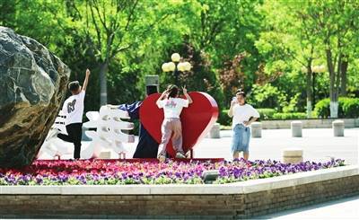 天津唯一免预约的高校 天津理工大学“五一”假期访客翻倍 不到1分钟入校 市民直呼“太丝滑”
