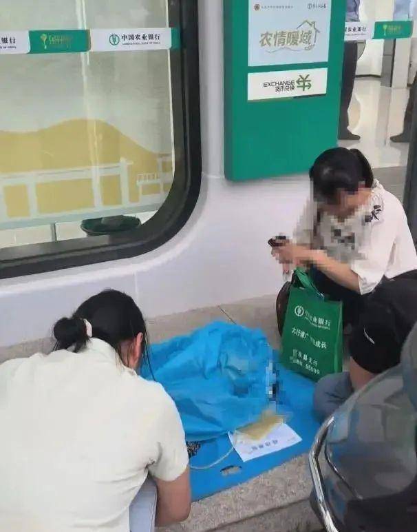 患病老人被要求本人到场取钱时死亡，银监部门回应
