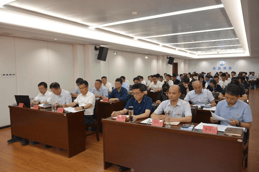付向宇讲授深入贯彻中央八项规定精神学习教育专题党课